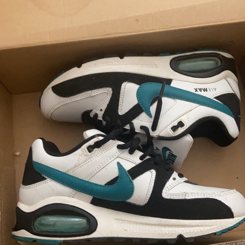 Nike sneakers - Picture 2 of 2